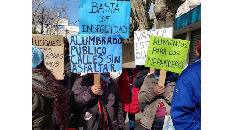 Protestas sociales en la puerta del municipio